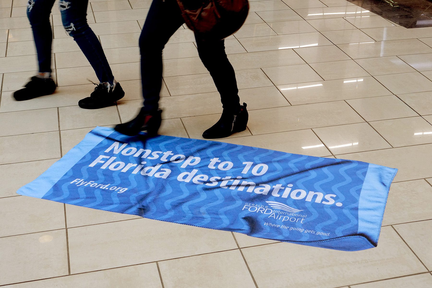 Floor decal resembling a beach towel with the headline "Nonstop to 10 Florida destinations"